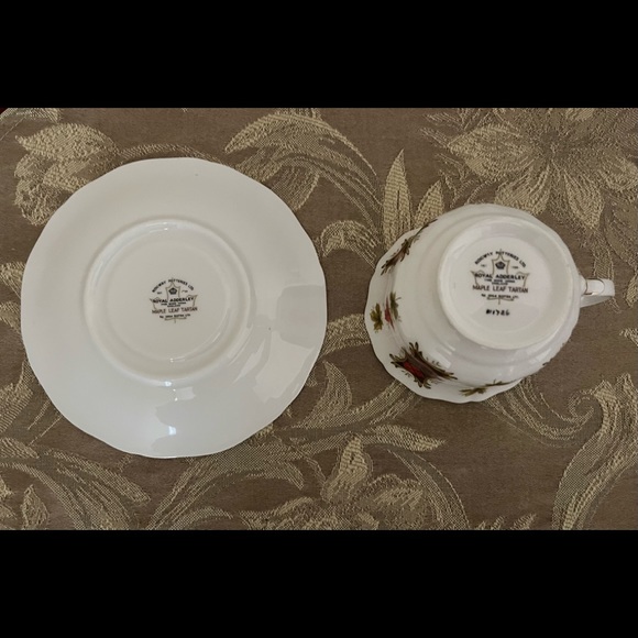 Royal Adderley Maple Leaf Tartan Teacup & Saucer - Picture 6 of 10